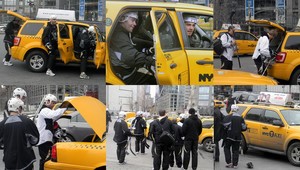 Netradičná cesta na tréning! Hokejisti vo výzbroji taxíkmi