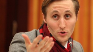 Sajfa občas prestrelí. Ťažkú hlavu si z toho ale nerobí