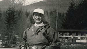 Nafotil priebeh SNP, filmy zakopal, aby ich zachránil. Celý fotoarchív mu po vojne zhabala ŠtB. Otec bol napriek všetkému veselý človek, spomína dcéra Ivana Antona Székelya.