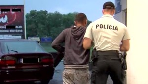 Nevládal stáť, ani rozprávať. Napriek tomu si sadol za volant