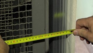 Rekonštrukcia výťahu rozhádala obyvateľov bytovky v Poprade. Ľudia upozorňujú, že práce sa robia bez stavebného povolenia