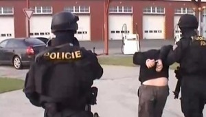 Podpaľači rómskeho domu počkajú na súd asi vo väzbe