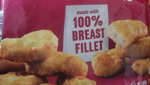 Úlomky plastov v kuracích rezňoch. Veterinárna správa už zachytila 260 kg