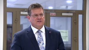 Maroš Šefčovič chce byť prezidentom s ľudskou tvárou. Odovzdal podpisy