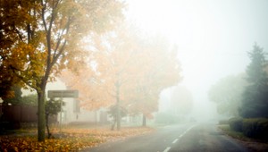 Jeseň sa na Slovensko prisťahovala v hmlistej kráse
