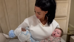 Dočista sa zbláznila?! Známa problémová kráska sa pochválila tromi novými bábätkami!