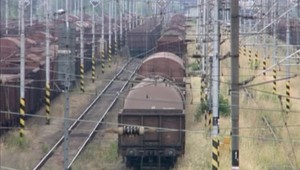 Vláda tvrdí, že sa ekonomike darí. Jeden z najväčších zamestnávateľov ale pripúšťa prepúšťanie