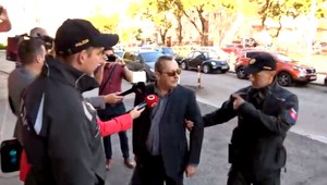 VIDEO: Polícia zadržala Patrika Pachingera pred kamerami TV JOJ