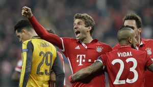 Bayern rozdrvil Arsenal, Real Madrid si poradil s Neapolom