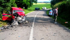 Mladík (†23) vošiel do protismeru, vpálil do manželov!