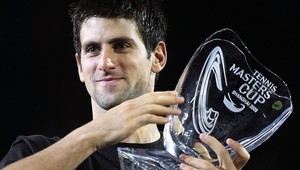 Djokovič zdolal Nadala, musí dúfať v zakopnutie Davydenka