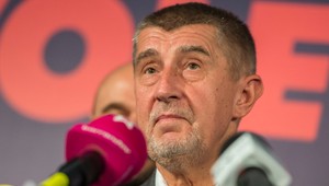 Voľby do českého Senátu prvýkrát vyhralo ANO, vláda si však väčšinu udržala