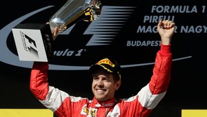 Vettel vyhral VC Maďarska, spomínalo sa na Bianchiho