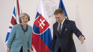 Fico na oslavách SNP kritizoval britskú premiérku, zastal sa Rusov