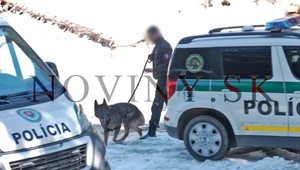 Policajti prehľadávajú Čertovicu. Má tam byť ukryté telo rozštvrtenej ženy