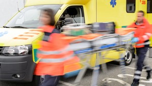 Poschodový autobus pri Blšanoch sa prevrátil. Sedelo v ňom približne 70 detí