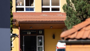 ONLINE: Po útoku žiaka v Staškove zomrela jedna učiteľka, dieťa je v kritickom stave