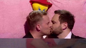 Toto musíte vidieť: Prachař v červených lodičkách a potom... bozk s Juniorom!