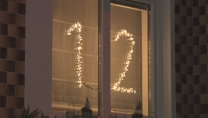 V Prievidzi majú unikátny adventný kalendár. Pozrite sa, ako vyzerá