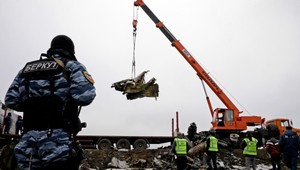 Vlak s troskami malajzijského lietadla je na ceste do Charkova