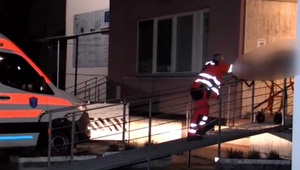 Krvavý útok v  Humennom: Muž zaútočil na druhého fľašou, hrozí mu až 10 rokov za mrežami