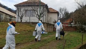 Žena našla na zemi ležať svojho 86-ročného suseda bez známok života. Mohlo by ísť o cudzie zavinenie