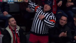 Bomba zo Švédska! Zraneného rozhodcu chcel nahradiť fanúšik