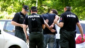 Zmiešal drogy s alkoholom a vyrazil jazdiť po Bratislave