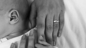 Celebritný chlapček je na SVETE! Popis k FOTKE novorodeniatka vás odrovná