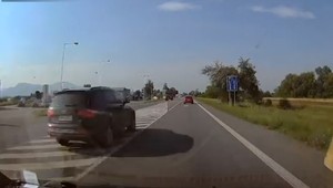 Polícia zverejnila videá slovenských cestných pirátov. Pri niektorých manévroch zostáva rozum stáť