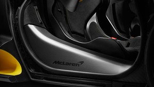 Najnovší McLaren je inšpirovaný prilbou Ayrtona Sennu