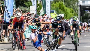 Krvavý iba šesť dní pred Tour de France. Skúste spadnúť v šesťdesiatke, zúril Sagan