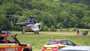 Požiar v Borinke sa už nešíri, hasiči hasia lokálne ohniská na okrajoch