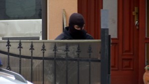 Policajti v Diakovciach od rána prehľadávajú viacero objektov