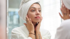 Stavte na obyčajnú studenú vodu: Vedeli ste, že s vašou pleťou dokáže hotové zázraky?