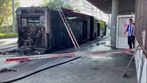 V hlavnom meste horel autobus. V úseku cesty sa tvoria kolóny