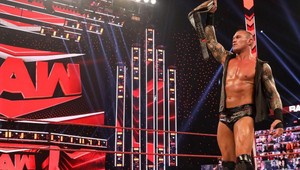 Diváci ostali v rozpakoch. Wrestler nechal zdolaného súpera uhorieť