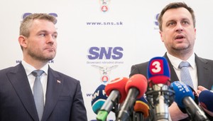 SNS je v poslaneckom klube jednotná, ministrov nezmení