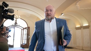 Huliak nie je spokojný s prácou ministerky kultúry. Kritizuje zrušenie folklórneho festivalu pre deti