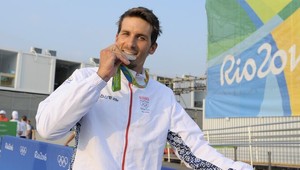 Beňuš si odskočil na Lipno. Medailu má stále pri sebe