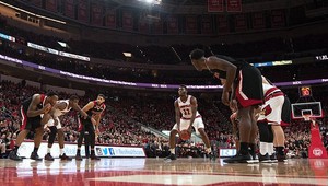 Spomienka na telesnú výchovu. Takto hádže trestné hody Onuaku