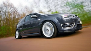 Ako to nespackať: Môžete si nalepiť na auto reflexné pásiky?