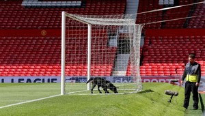 Tomu neuveríte. Kto zabudol cvičnú bombu na Old Trafforde?