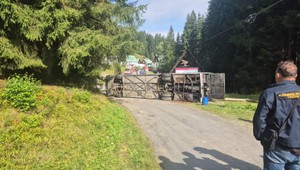 Do cieľa už neprišli. Autobus plný študentov narazil do stĺpa a prevrátil sa