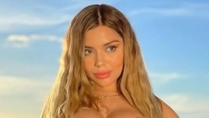 Kvôli veľkým prsiam mala komplexy, dnes je všetko inak: Bizarnými videami zarába majland