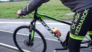 Železničné priecestie ohrozuje cyklistov: Pri incidentoch zasahovali okoloidúci záchranári