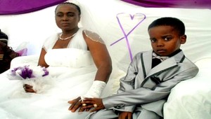 Netradičný sobáš! Chlapček (8) sa oženil so staršou ženou (61)