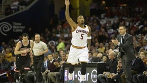 Smith sa sprchuje pred každým zápasom. Nevesta možno čaká!