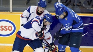 Šampanské strieľalo aj v hokejovej kabíne