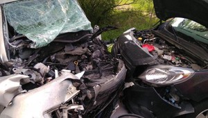 Tragická nehoda pri Ružomberku. Po zrážke autobusu a dvoch áut zomrel človek